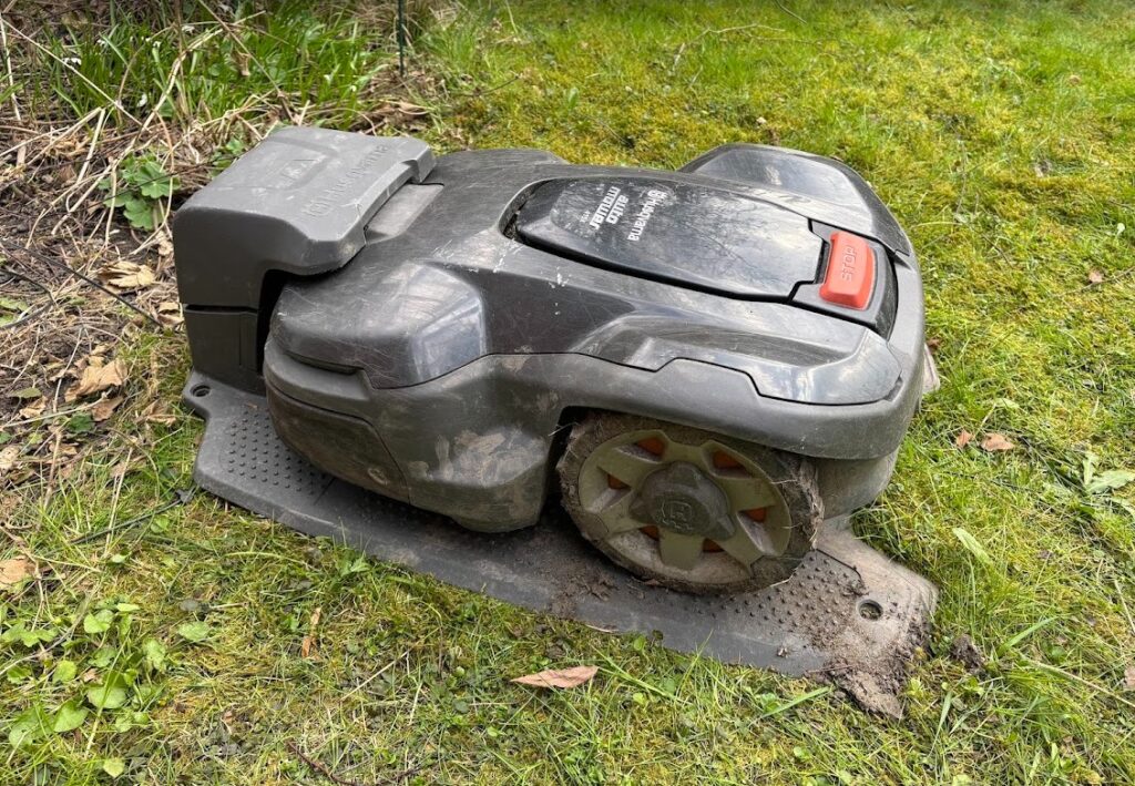 Husqvarna Automower 415X efter några säsongers användning